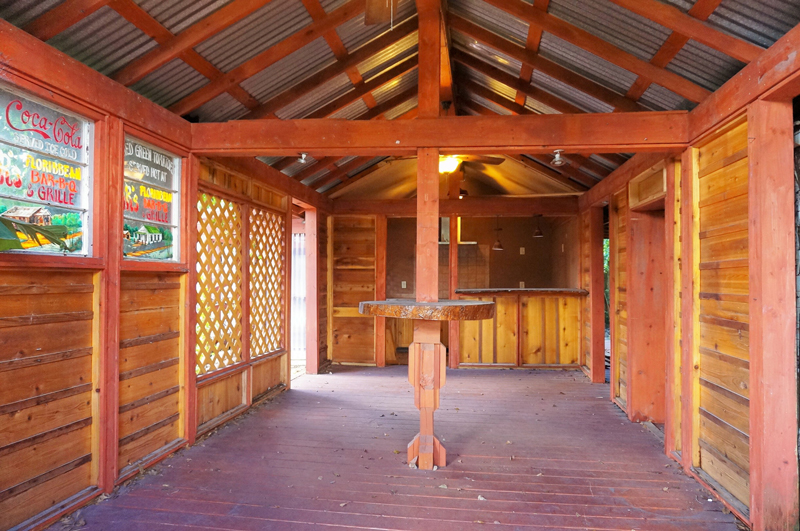 tikihut5 Colonial Village